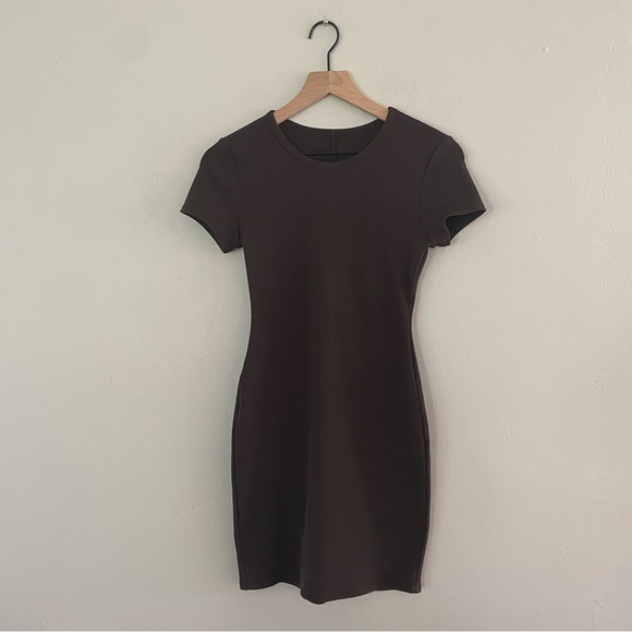 ALO Yoga Goddess Ribbed Short Sleeve Dress Espresso - Picture 2 of 7